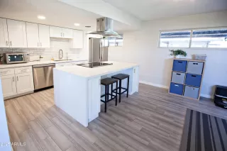 Photo #4: 6844449 Listing