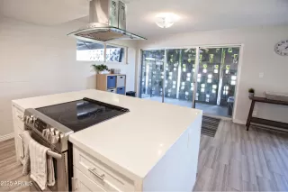 Photo #5: 6844449 Listing