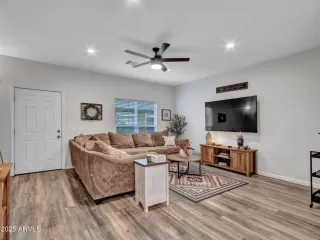 Photo #2: 6844918 Listing 