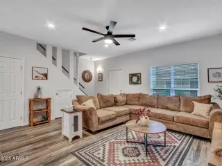 Photo #3: 6844918 Listing 