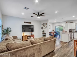 Photo #4: 6844918 Listing 