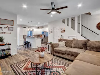 Photo #5: 6844918 Listing 