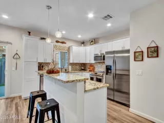 Photo #6: 6844918 Listing 