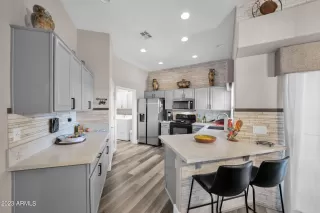 Photo #4: 6845059 Listing