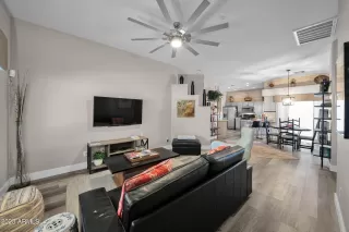 Photo #6: 6845059 Listing