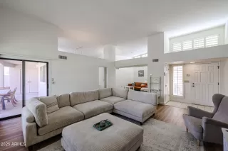 Photo #4: 6845134 Listing