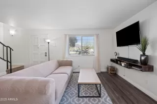 Photo #6: 6845286 Listing 