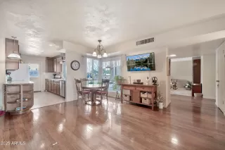 Photo #5: 6845318 Listing 