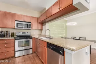 Photo #5: 6845741 Listing