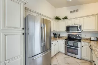 Photo #3: 6845899 Listing