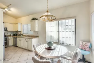 Photo #6: 6845899 Listing