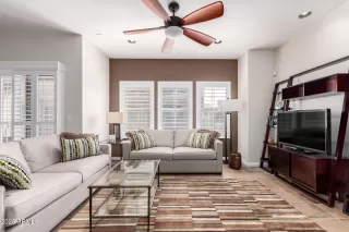 Photo #5: 6845932 Listing