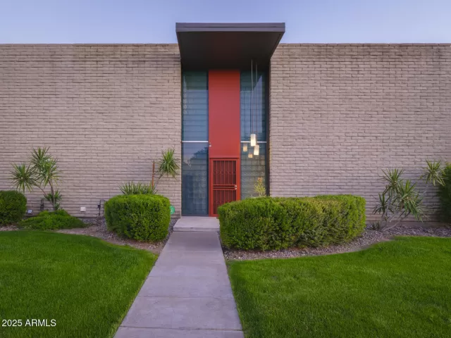 MLS: 6845942 Condo For Sale