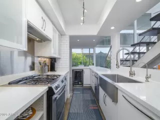 Photo #2: 6845942 Listing 