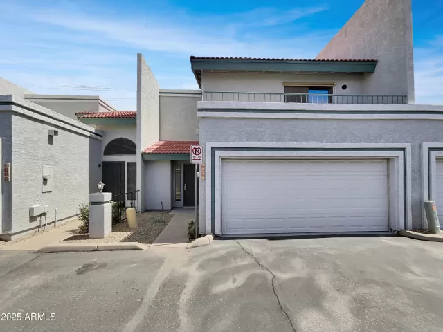 MLS: 6846319 Condo For Sale