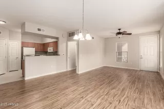 Photo #3: 6846600 Listing