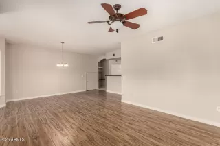 Photo #5: 6846600 Listing