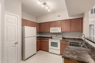 Photo #6: 6846600 Listing