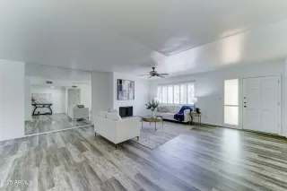 Photo #4: 6846798 Listing