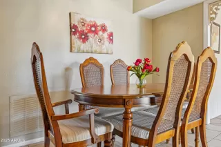 Photo #4: 6846802 Listing