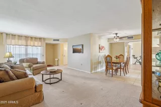 Photo #5: 6846802 Listing