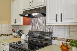 Photo #6: 6846802 Listing