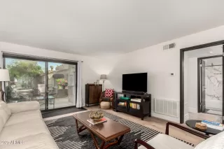 Photo #3: 6847122 Listing