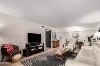 Photo #4: 6847122 Listing