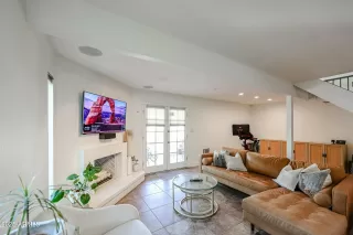 Photo #3: 6847409 Listing 