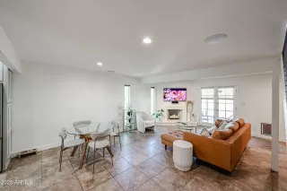 Photo #6: 6847409 Listing 