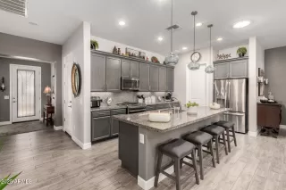 Photo #2: 6847846 Listing