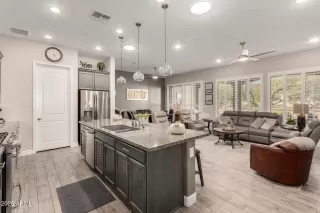 Photo #3: 6847846 Listing