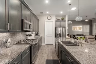 Photo #5: 6847846 Listing