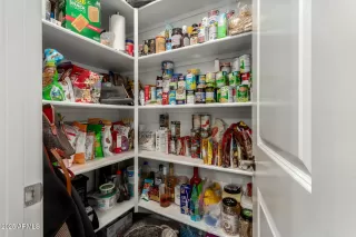 Photo #6: 6847846 Listing