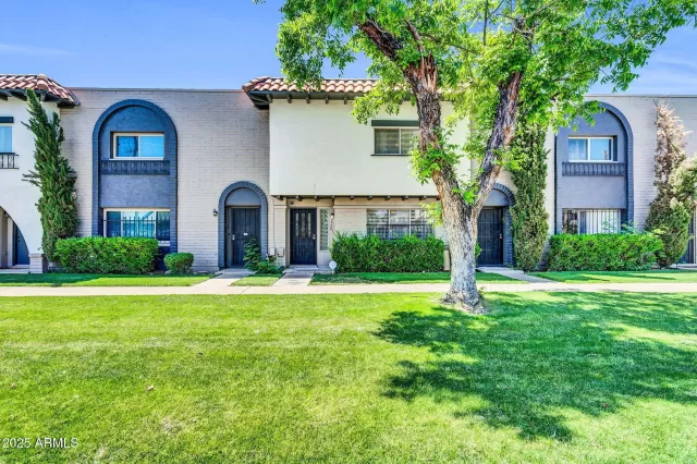 MLS: 6848029 Condo For Sale