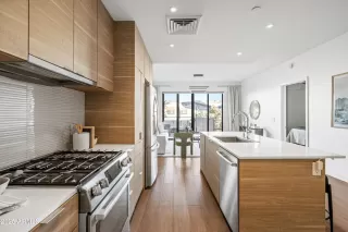 Photo #6: 6848187 Listing