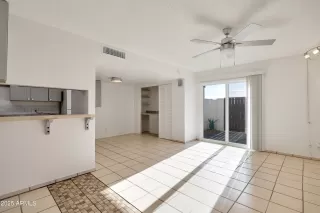 Photo #6: 6848374 Listing
