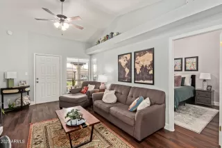 Photo #5: 6848533 Listing 