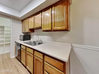 Photo #4: 6848585 Listing