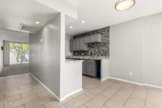 Photo #5: 6848592 Listing