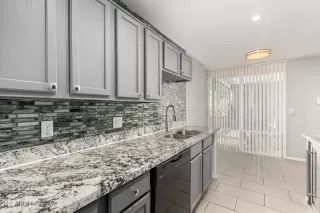 Photo #6: 6848592 Listing