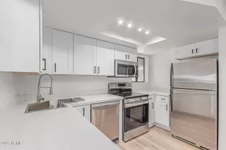 Photo #4: 6848746 Listing