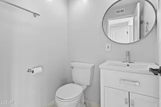 Photo #5: 6849172 Listing