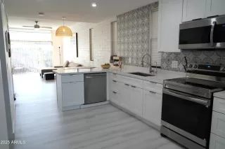 Photo #5: 6849414 Listing