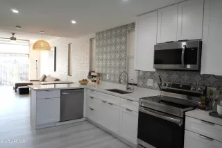 Photo #6: 6849414 Listing