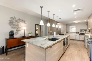 Photo #4: 6849599 Listing