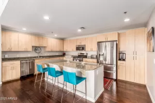 Photo #5: 6849751 Listing