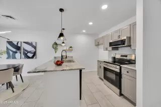 Photo #5: 6849906 Listing 