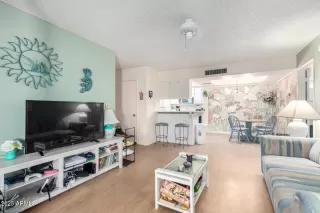 Photo #2: 6849940 Listing 