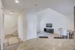 Photo #6: 6849986 Listing